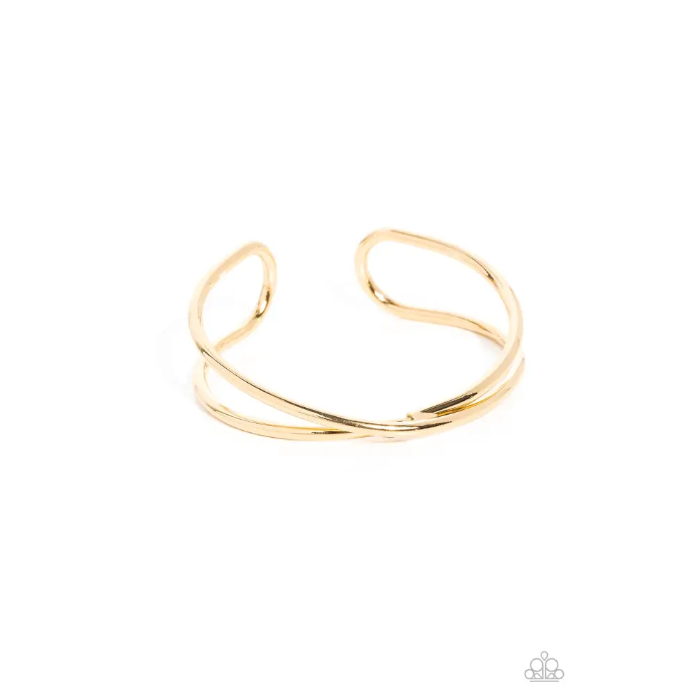 Teasing Twist - Gold Bracelet - Bracelets